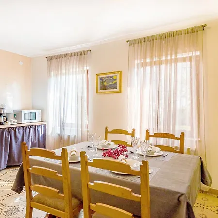 With A Parking Space - 22511 Umag