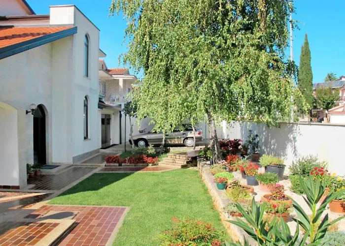 With Parking Spaces - 22511 Lejlighed